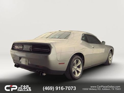 Used 2016 Dodge Challenger SXT RWD image 4
