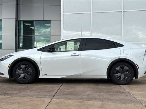 Certified 2025 Toyota Prius LE image 8