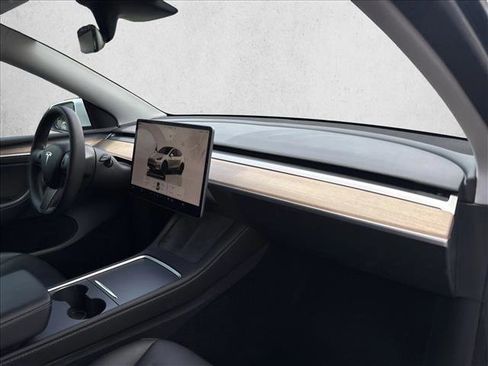 Used 2023 Tesla Model Y Long Range AWD/4WD image 23