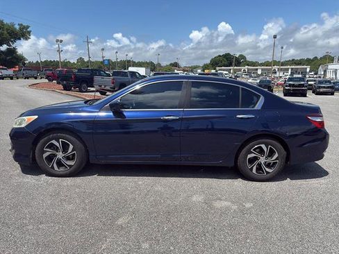 Used 2017 Honda Accord LX image 3