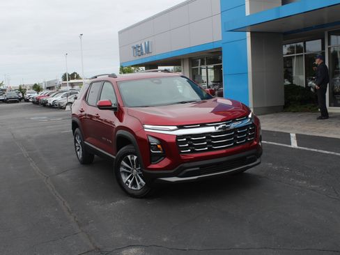 New 2026 Chevrolet Equinox LT FWD image 2