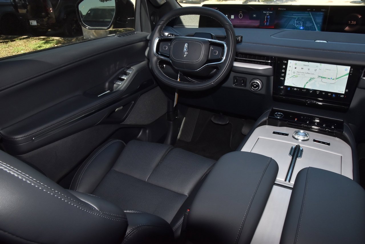New 2027 Lincoln Navigator Reserve w/ Jet Appearance Package AWD/4WD image 16