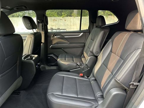 Used 2024 GMC Acadia Elevation image 25