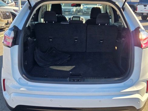 Certified 2024 Ford Edge SE w/ Black Appearance Package image 12