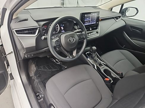 Used 2022 Toyota Corolla LE image 15