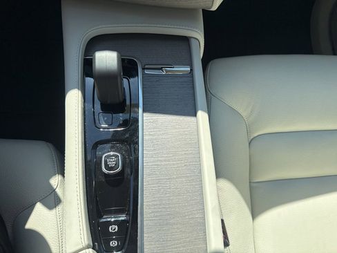 Used 2023 Volvo XC90 B5 Plus w/ Protection Package Premier AWD/4WD image 23