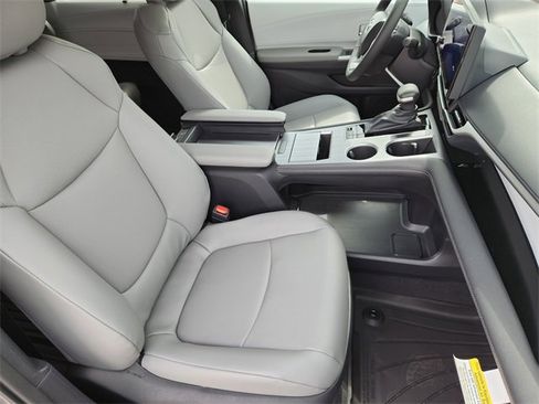 New 2026 Toyota Sienna XLE image 10