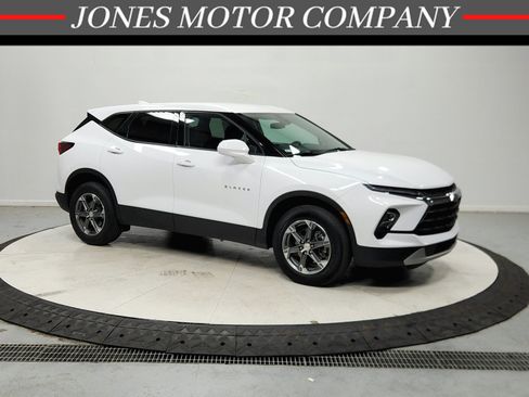 Used 2025 Chevrolet Blazer LT FWD image 1