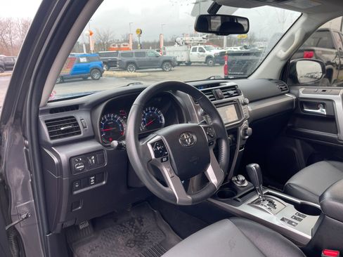 Used 2018 Toyota 4Runner SR5 Premium image 11