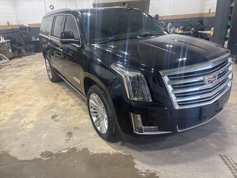 Used 2020 Cadillac Escalade ESV Platinum image 1