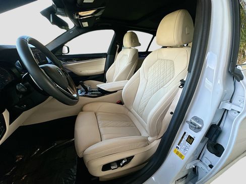 Certified 2023 BMW 530i w/ Premium Package image 22