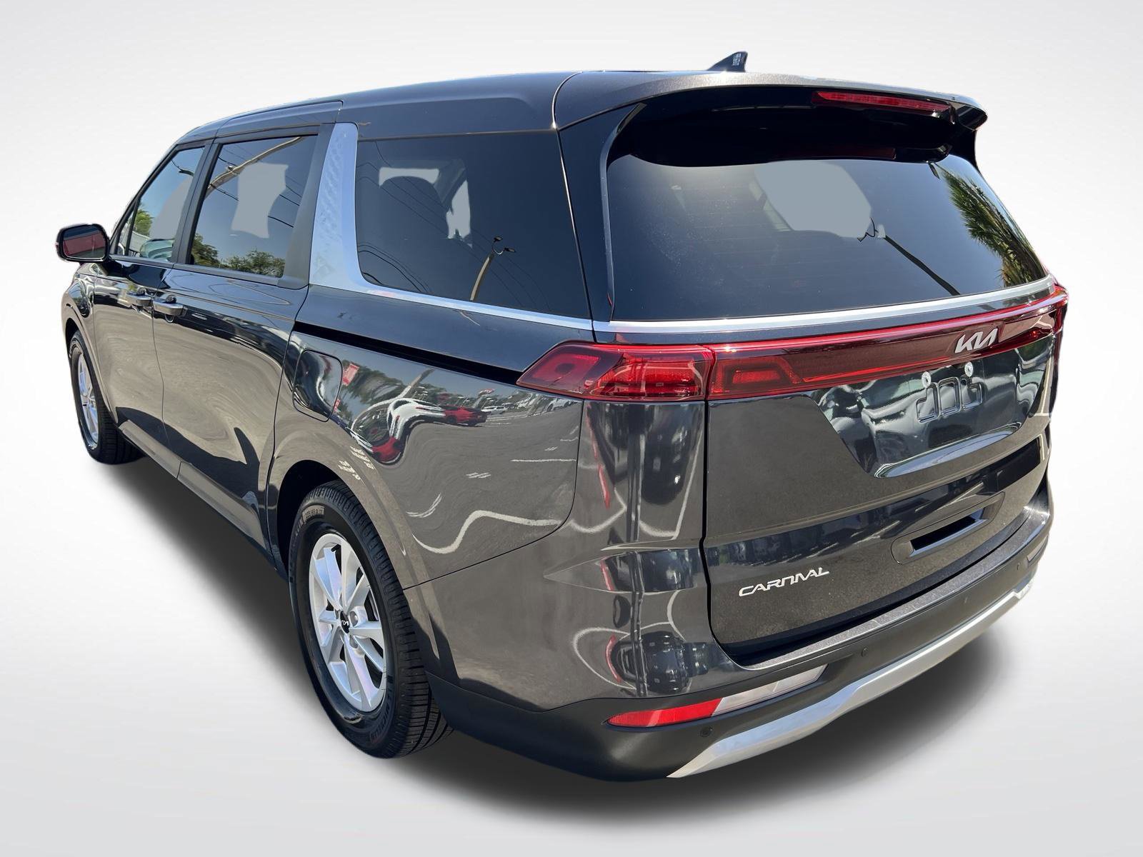 Used 2024 Kia Carnival LX FWD image 5