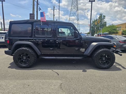 Used 2018 Jeep Wrangler Unlimited Sport S AWD/4WD image 4