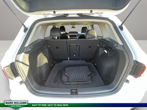 Used 2024 Volkswagen Taos SE image 31