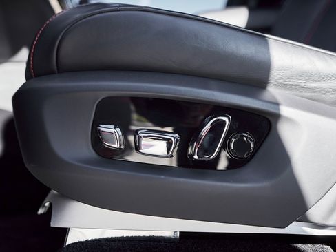 Used 2022 Rolls-Royce Cullinan Black Badge image 37