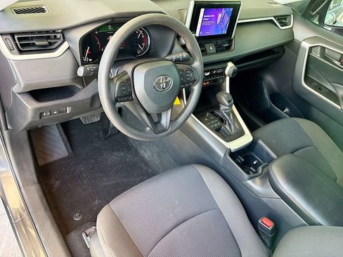 Used 2023 Toyota RAV4 LE AWD/4WD image 9