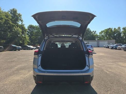 Used 2025 Nissan Rogue SV FWD image 17