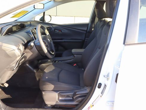 Used 2022 Toyota Prius LE image 7