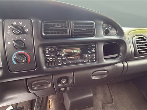 Used 2002 Dodge Ram 2500 Truck SLT image 31