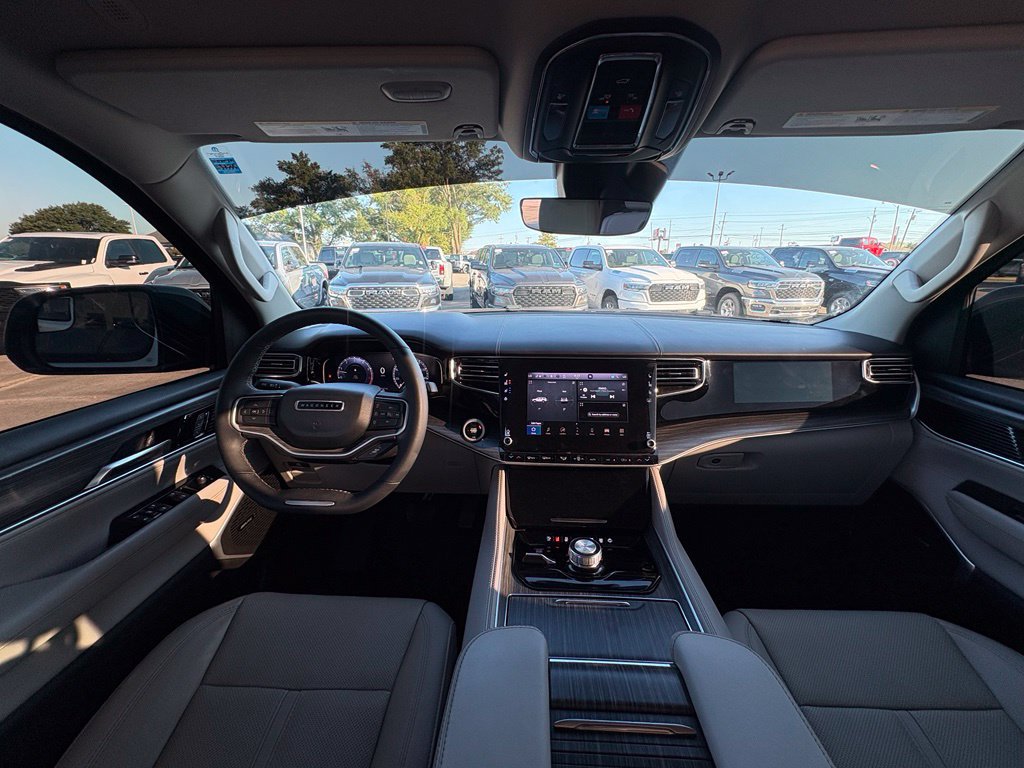 Used 2023 Jeep Wagoneer Series II w/ Flexible Seating Group AWD/4WD image 25