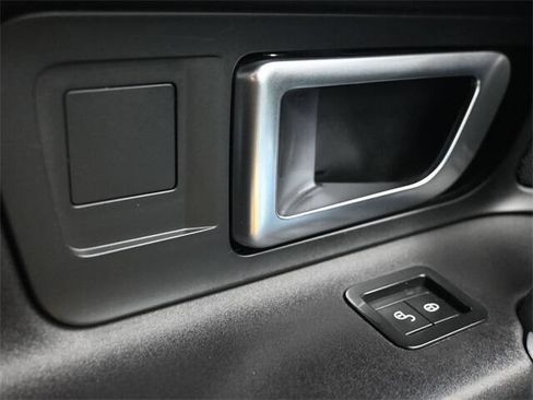 Used 2017 Land Rover Discovery Sport SE image 27