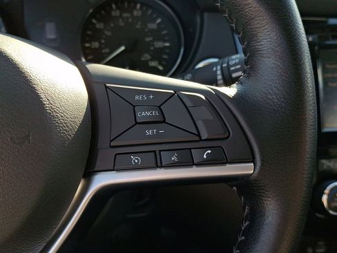 Used 2020 Nissan Rogue SV image 21