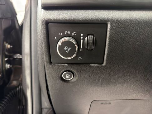 Used 2021 Jeep Grand Cherokee Laredo image 23