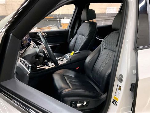 Used 2023 BMW X7 xDrive40i w/ M Sport Package image 27