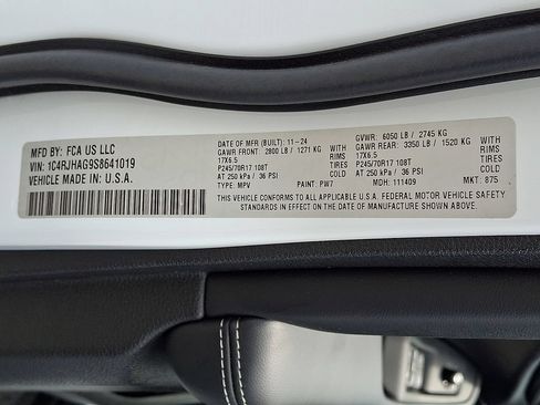 Certified 2025 Jeep Grand Cherokee Laredo AWD/4WD image 25