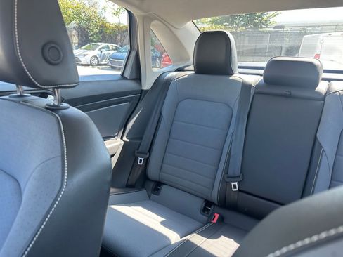 Used 2025 Volkswagen Jetta SE image 38