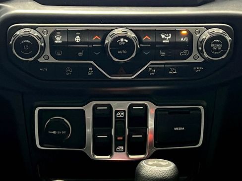 Used 2021 Jeep Wrangler Unlimited Sport AWD/4WD image 25