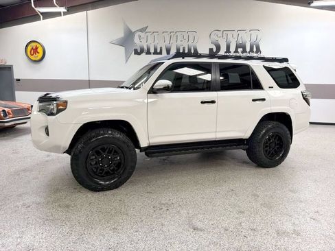 Used 2020 Toyota 4Runner SR5 AWD/4WD image 2
