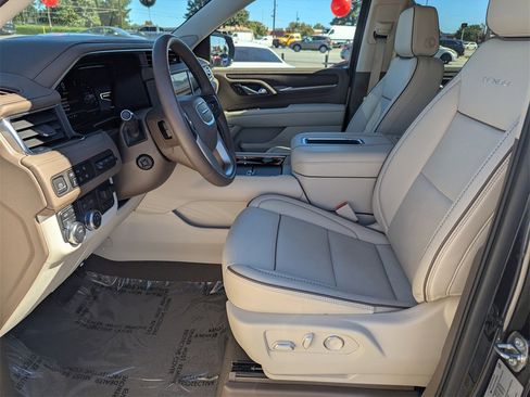 Used 2023 GMC Yukon Denali image 13