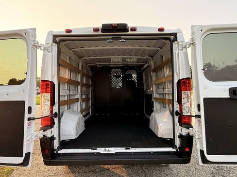 Used 2025 RAM ProMaster 2500 w/ U-Haul Equipment Group FWD image 22