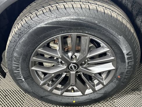 Used 2024 Nissan Rogue S AWD/4WD image 10