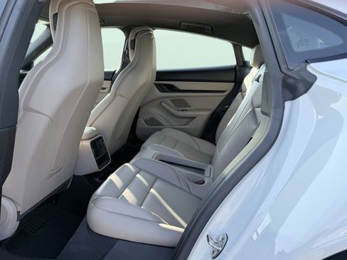 Used 2022 Porsche Taycan image 36