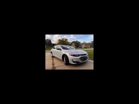 Used 2020 Chevrolet Malibu LS image 2