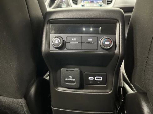 Used 2023 GMC Acadia SLE w/ Infotainment Package image 32