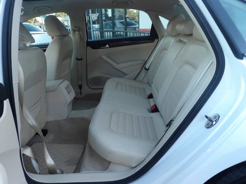 Used 2012 Volkswagen Passat 2.5 SEL Premium image 11