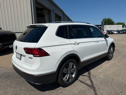 Used 2020 Volkswagen Tiguan SEL AWD/4WD image 4