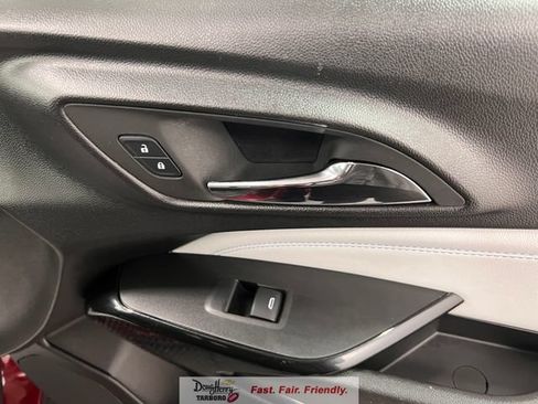 Used 2025 Chevrolet Trax LT w/ LT Convenience Package FWD image 36