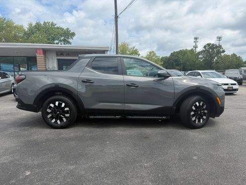 Used 2025 Hyundai Santa Cruz SE AWD/4WD image 2