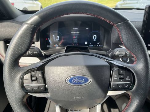 Used 2025 Ford Explorer ST-Line w/ ST-Line Street Pack AWD/4WD image 14