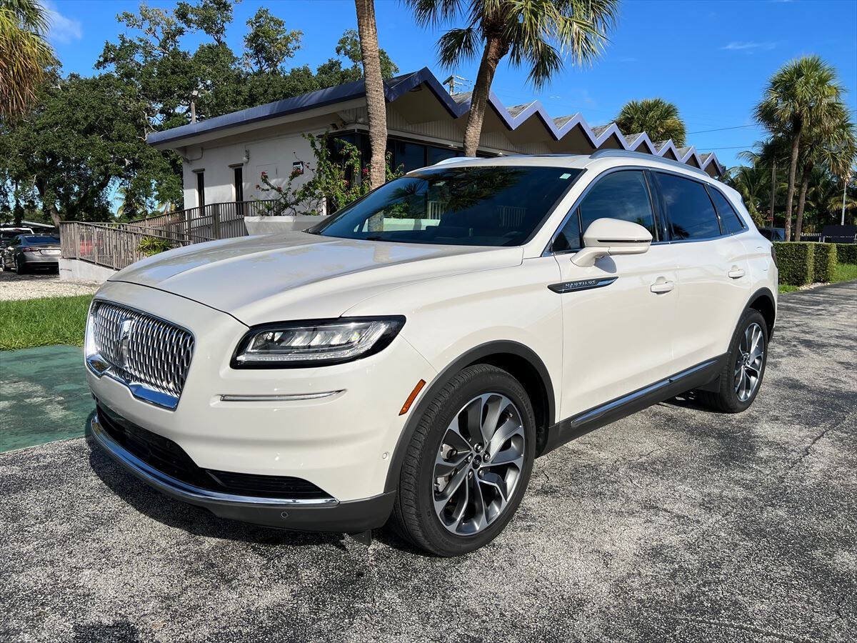 Used 2023 Lincoln Nautilus Reserve w/ Equipment Group 201A FWD image 2