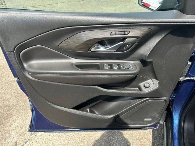 Used 2022 GMC Terrain SLT w/ Infotainment Package II FWD image 11