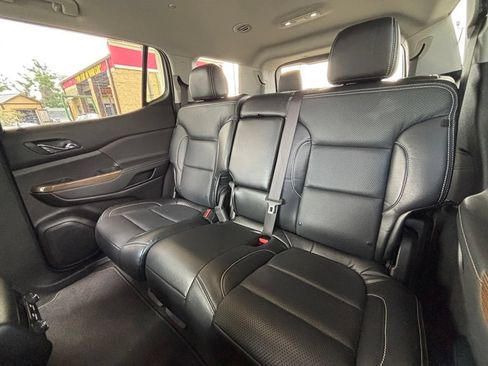 Used 2023 GMC Acadia SLE FWD image 11