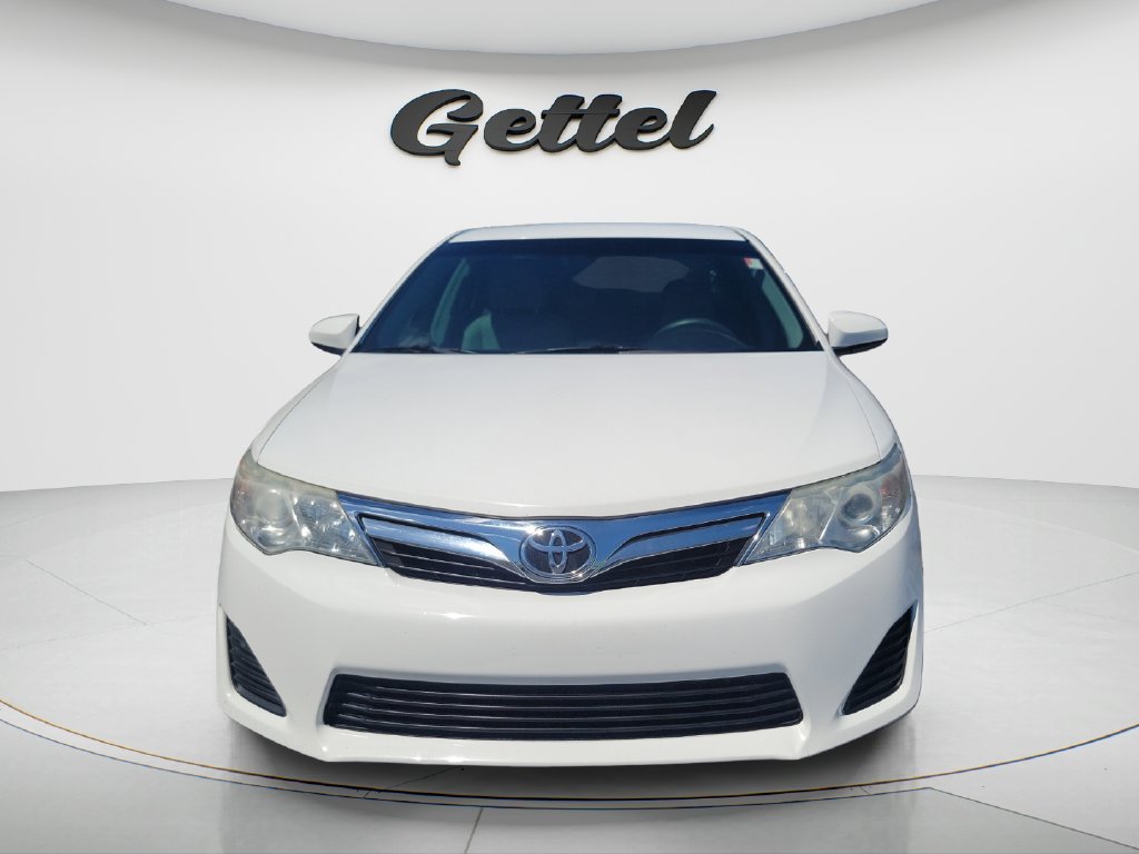 Used 2013 Toyota Camry LE FWD image 2