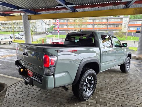 Used 2023 Toyota Tacoma TRD Off-Road w/ Technology Package image 5