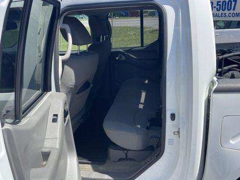 Used 2016 Nissan Frontier SV w/ SV Value Truck Package RWD image 11