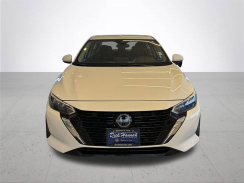 Used 2024 Nissan Sentra SV image 3